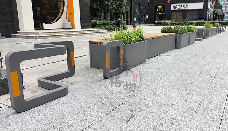 路障步行街車擋、商業(yè)街人行道分離擋欄桿