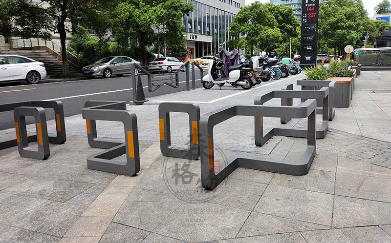 路障步行街車擋、商業(yè)街人行道分離擋欄桿