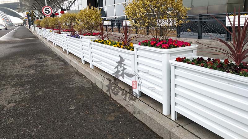 湖南鋁合金機(jī)非隔離道路花箱案例